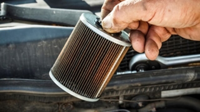 How to replace the car fuel filter