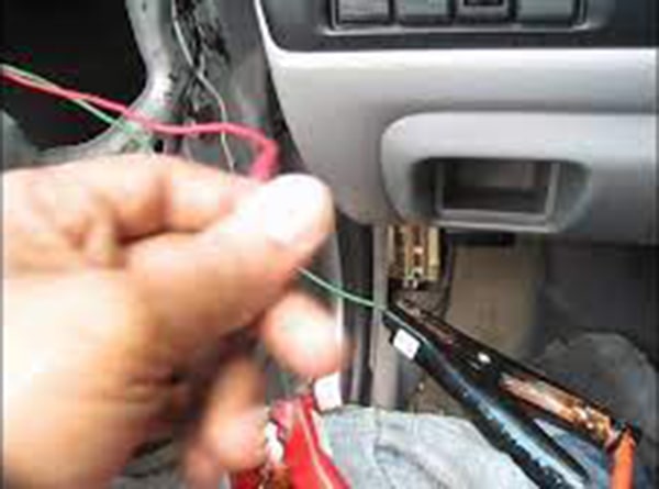 نشانه های خرابی موتور شیشه خودرو