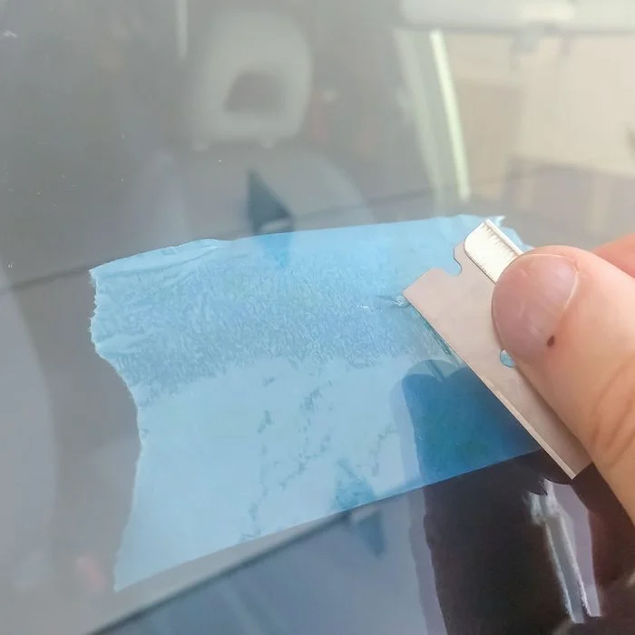 چگونگی تعمیر ترک های شیشه جلو خودرو