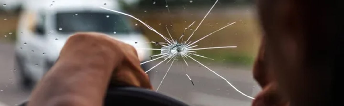 5 چیزی که باید درباره شیشه های شکسته خودرو بدانید